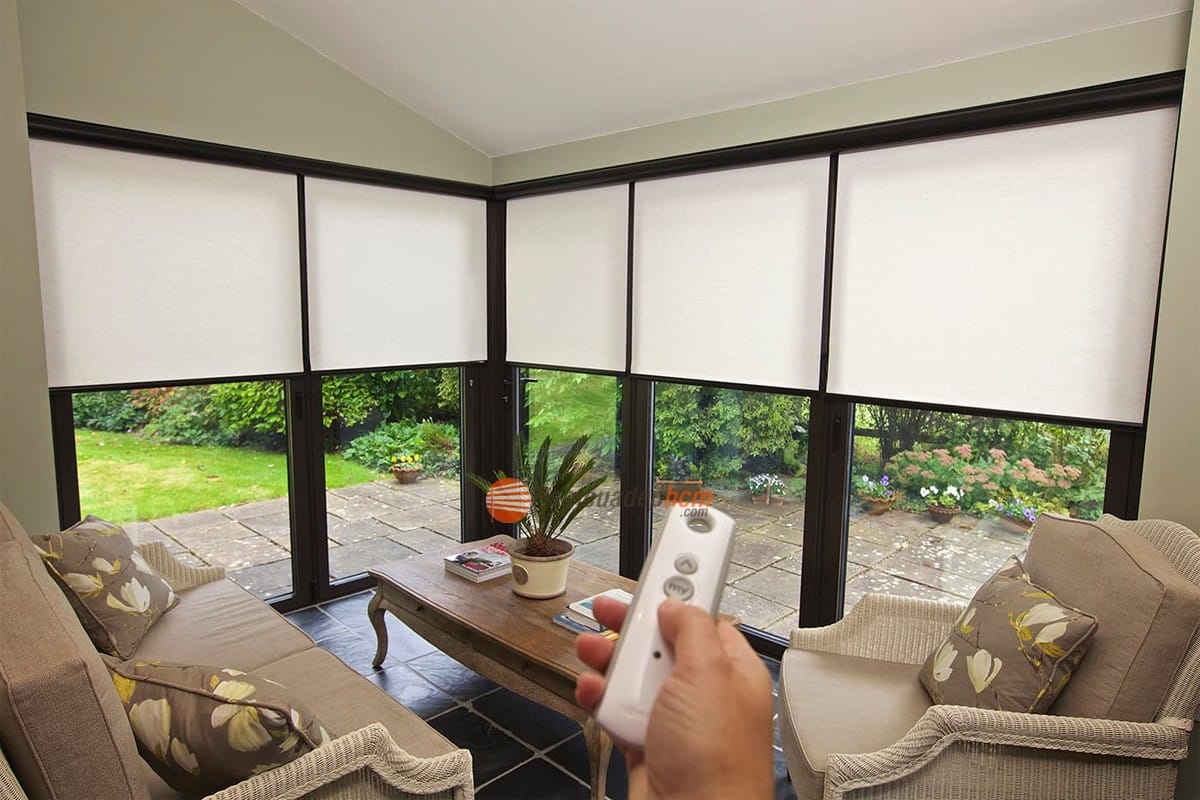 Màn cuốn chống nắng cửa sổ phòng khách Màn cuốn chống nắng cửa sổ phòng khách