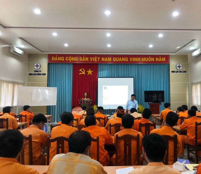 rem san khau 13